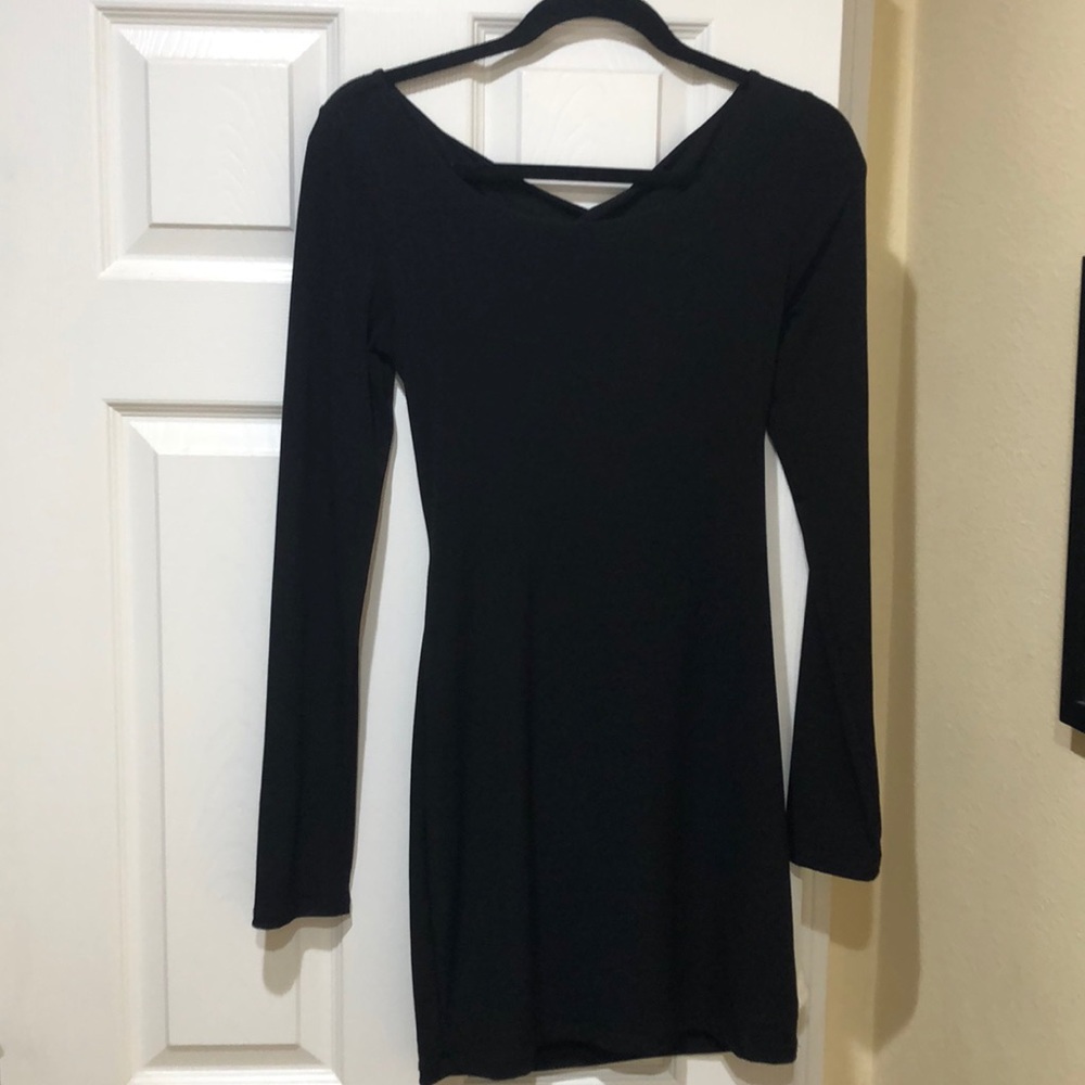 Classy long-sleeved black dress with peep back